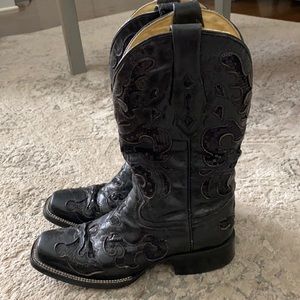 Black leather Corral boots